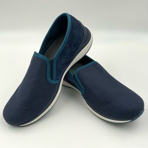 KURU Women’s Canvas Blue Suede Slip-On Sneakers. Size 8.5.
